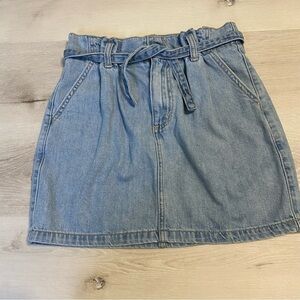 Hollister Ultra High Rise Paper Bag Waist Denim Mini Skirt, Light Wash, Size 3